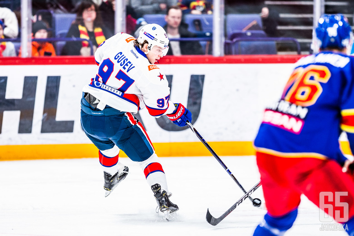 Nikita Gusev voitti kuluneella kaudella KHL:n pistepörssin 11 tehopisteen erolla.