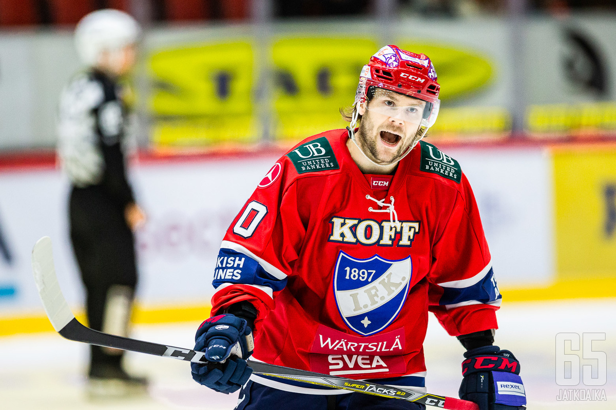 Puolustaja Mikko Kousa kaipasi lisää suoraviivaisuutta HIFK:n ylivoimapeliin.