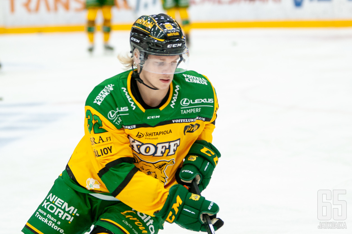 Joona Ikonen pelasi välieräsarjassa pirteästi.