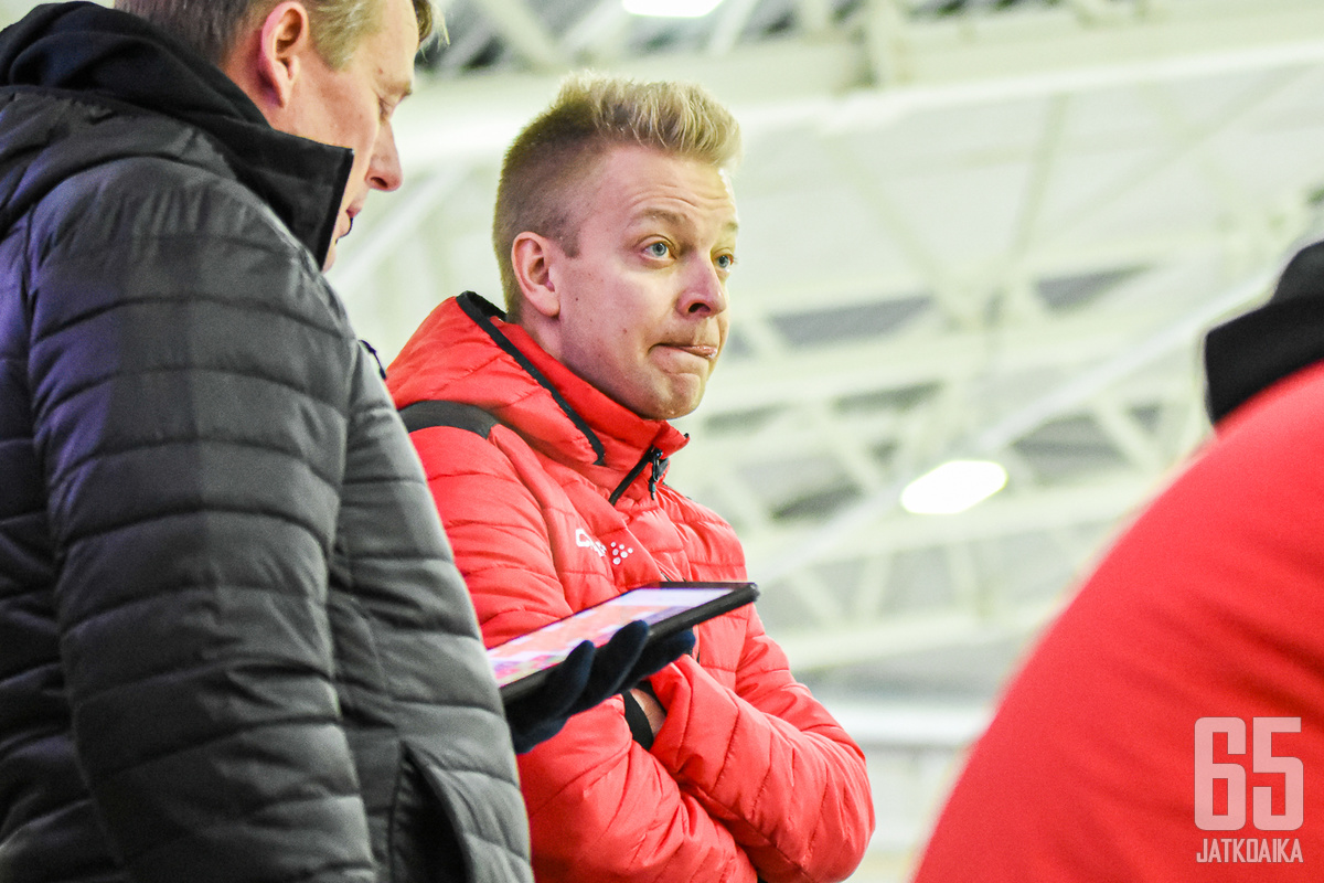 Kooveen päävalmentaja Miikka Kuusela vastaan nykyään myös seuran urheilupuolesta.