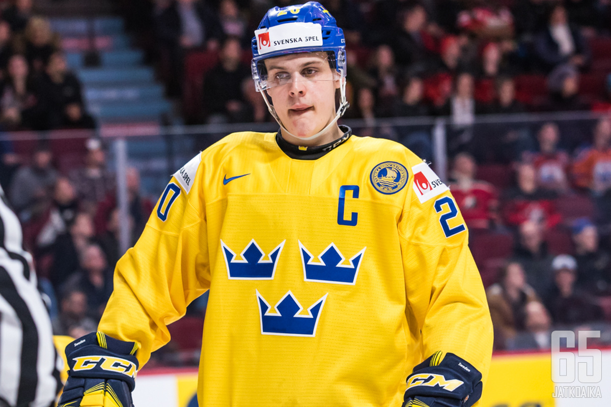 Joel Eriksson Ek on takonut kahteen otteluun tehot 3+1.