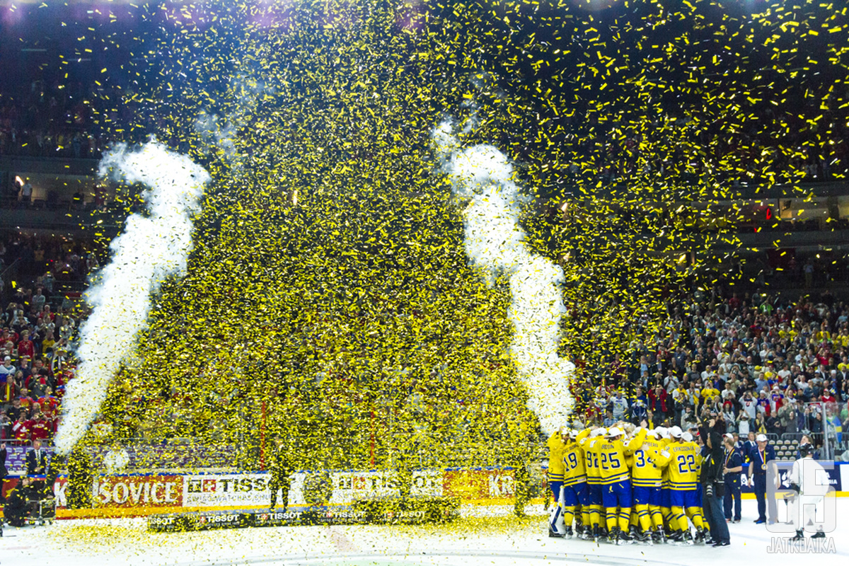 MM-kisat päättyivät keltaiseen konfettisateeseen, kun Tre Kronor juhli maailmanmestaruutta.
