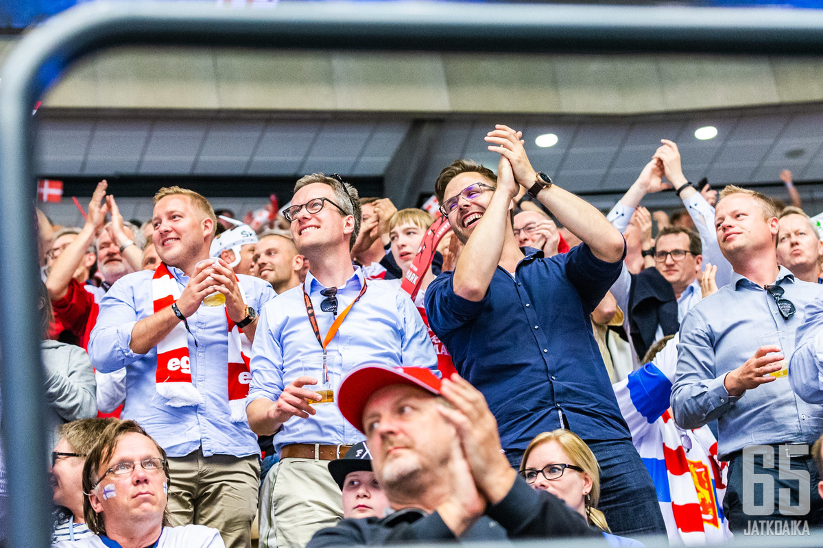 Tanskalaiset juhlivat upeaa voittoa keskiviikkona.