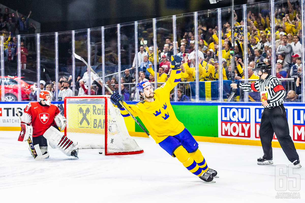 Filip Forsberg laukoi Ruotsille maailmanmestaruuden.
