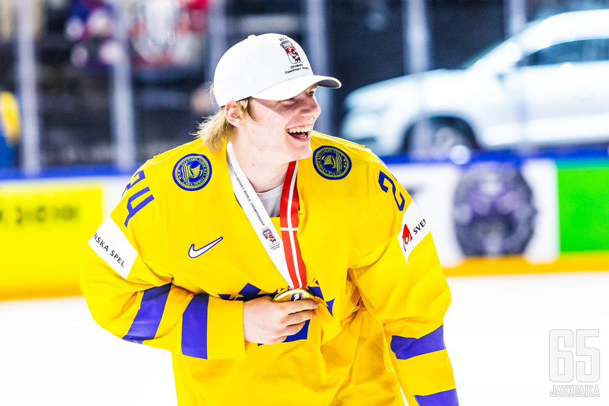 Andersson juhli MM-kultaa vuoden 2018 MM-kisoissa.