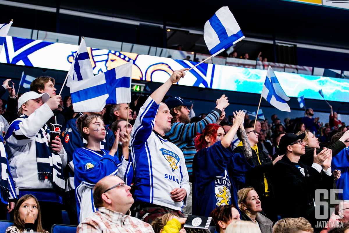 Kiekkofanit pääsevät kannustamaan vuoden 2022 kotikisoissa Leijonia menestykseen. 