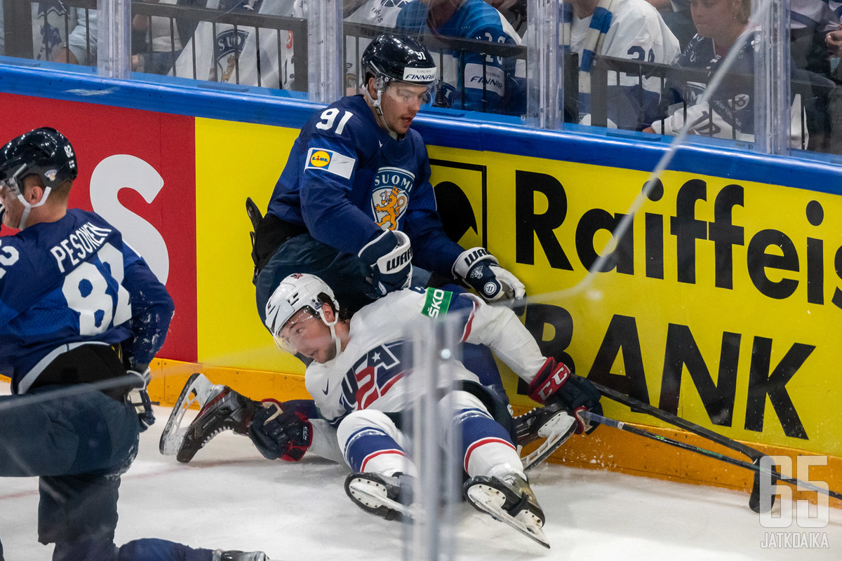 Juho Lammikko raataa jatkossa Zürich Lionsin riveissä.