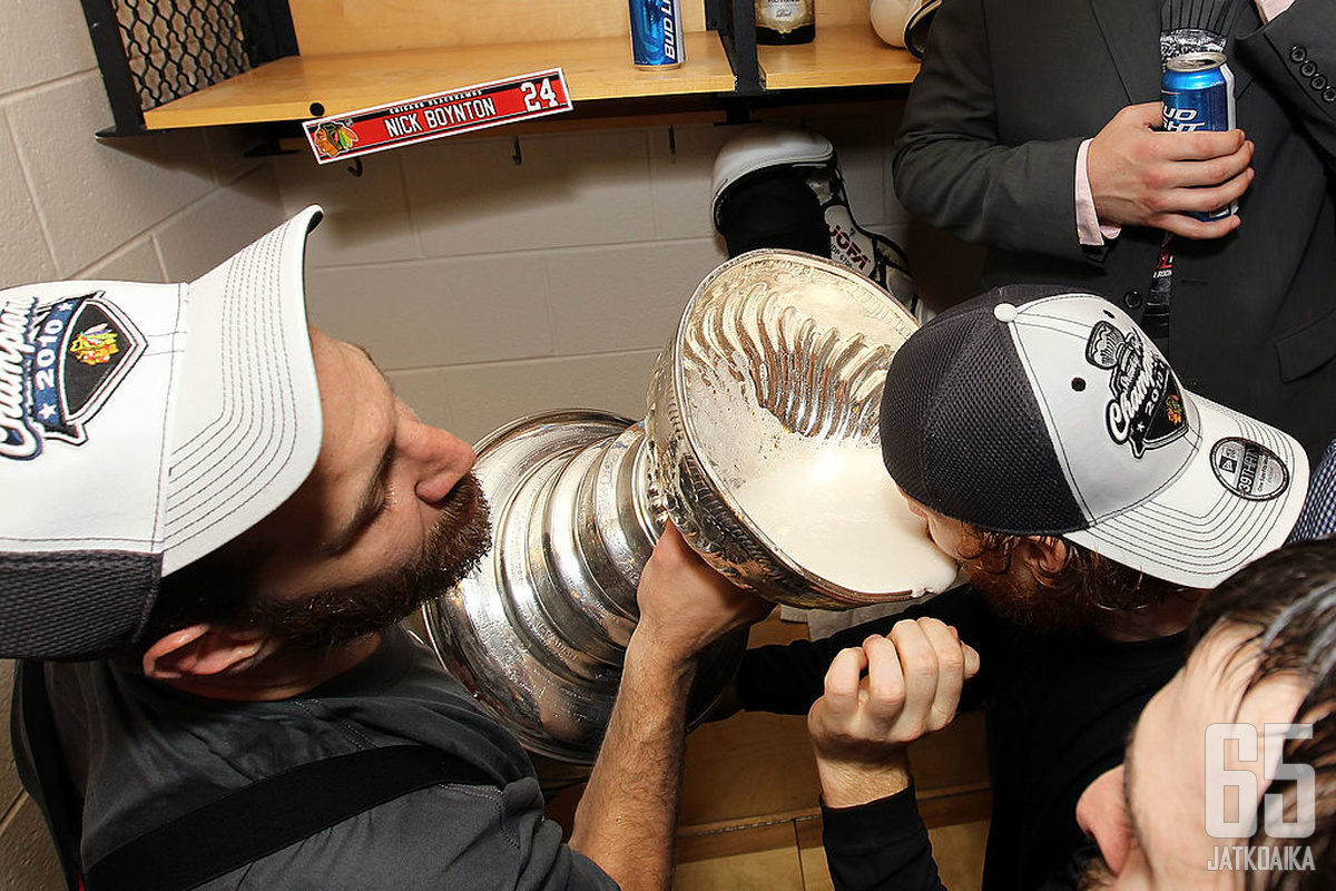 Nick Boynton voitti Stanley Cupin Chicago Blackhawksissa vuonna 2010.