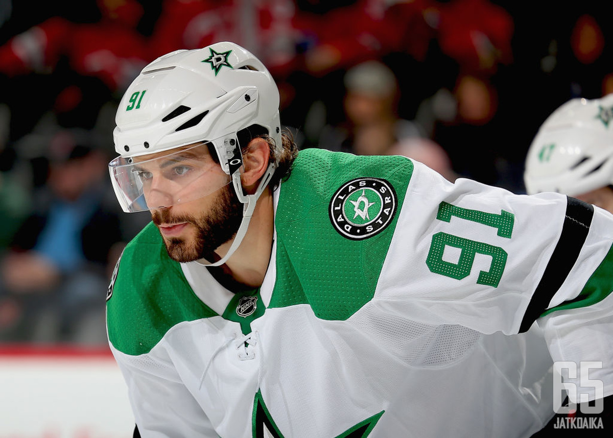 NEWARK, NJ - OCTOBER 16: Tyler Seguin #91 of the Dallas Stars looks on against the New Jersey Devils during the game at Prudential Center on October 16, 2018 in Newark, New Jersey. (Photo by Andy Marlin/NHLI via Getty Images)