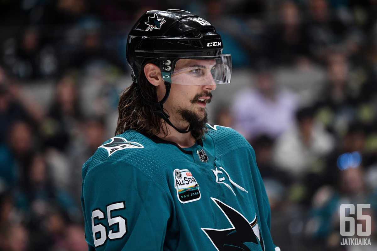 Karlssonin aloitus Sharksin paidassa ei ole ollut kaikista helpoimmasta päästä.