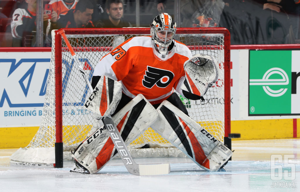 Carter Hart torjui voiton heti ensimmäisessä NHL-ottelussaan.