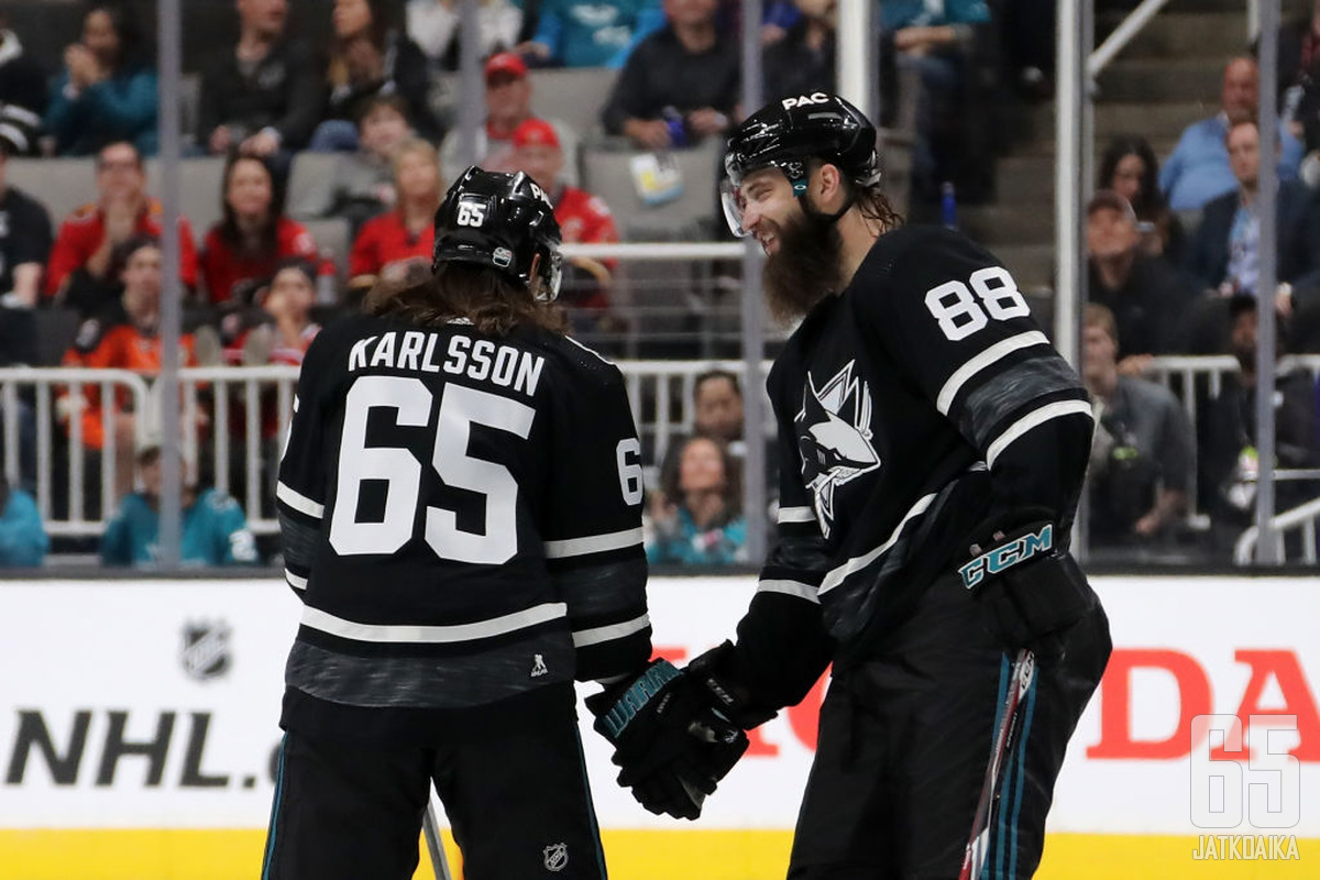 Brent Burns (oikealla) ja Erik Karlsson muodostavat NHL:n tehokkaimman puolustajakaksikon.
