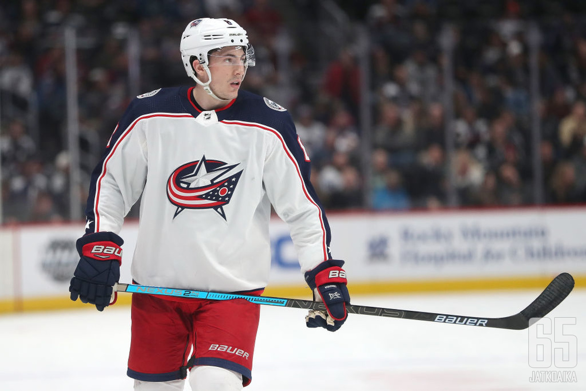 Zach Werenski sitoutui useiksi vuosiksi Blue Jacketsiin.