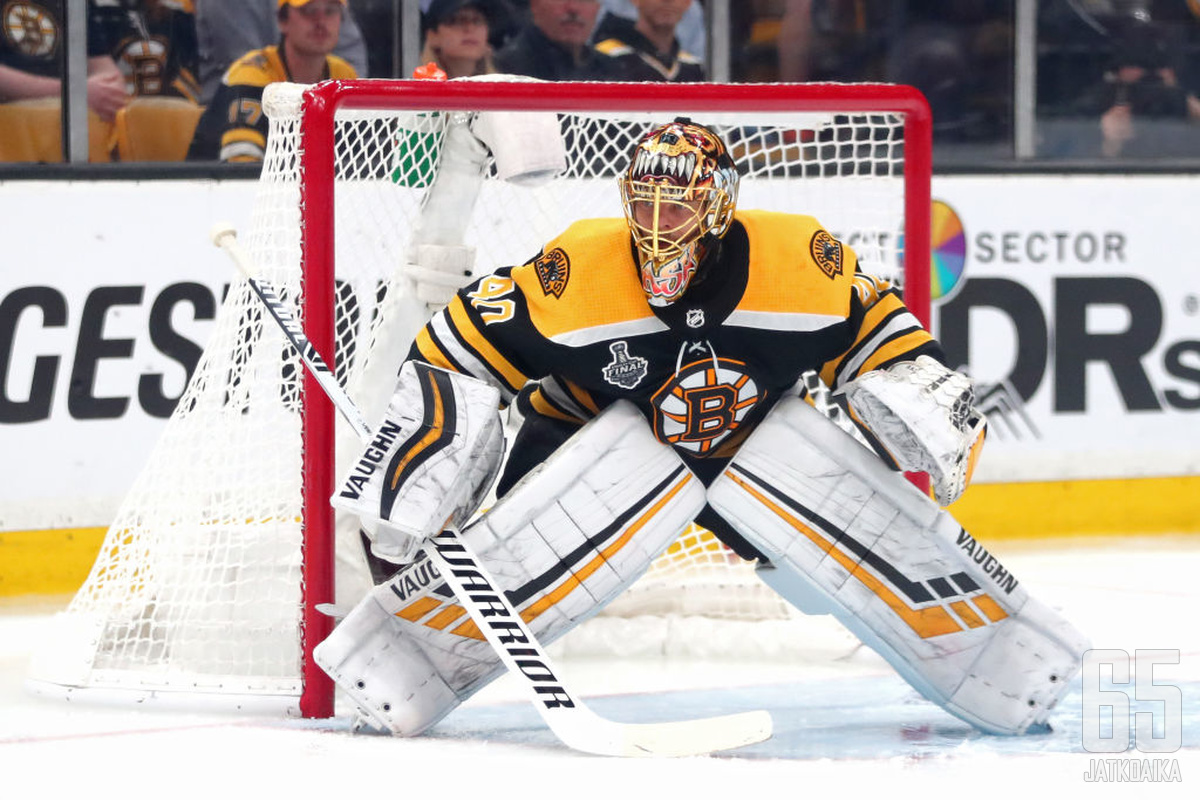 Täällä vartioin minä! Tuukka Rask ei ollut ohitettavissa lauantain NHL-kierroksella.