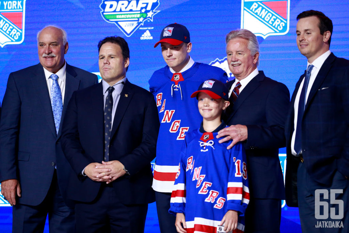 VANCOUVER, BRITISH COLUMBIA - JUNE 21: Kaapo Kakko (third from left), second overall pick by the New York Rangers, poses for a group photo with team personnel during the first round of the 2019 NHL Draft at Rogers Arena on June 21, 2019 in Vancouver, Cana