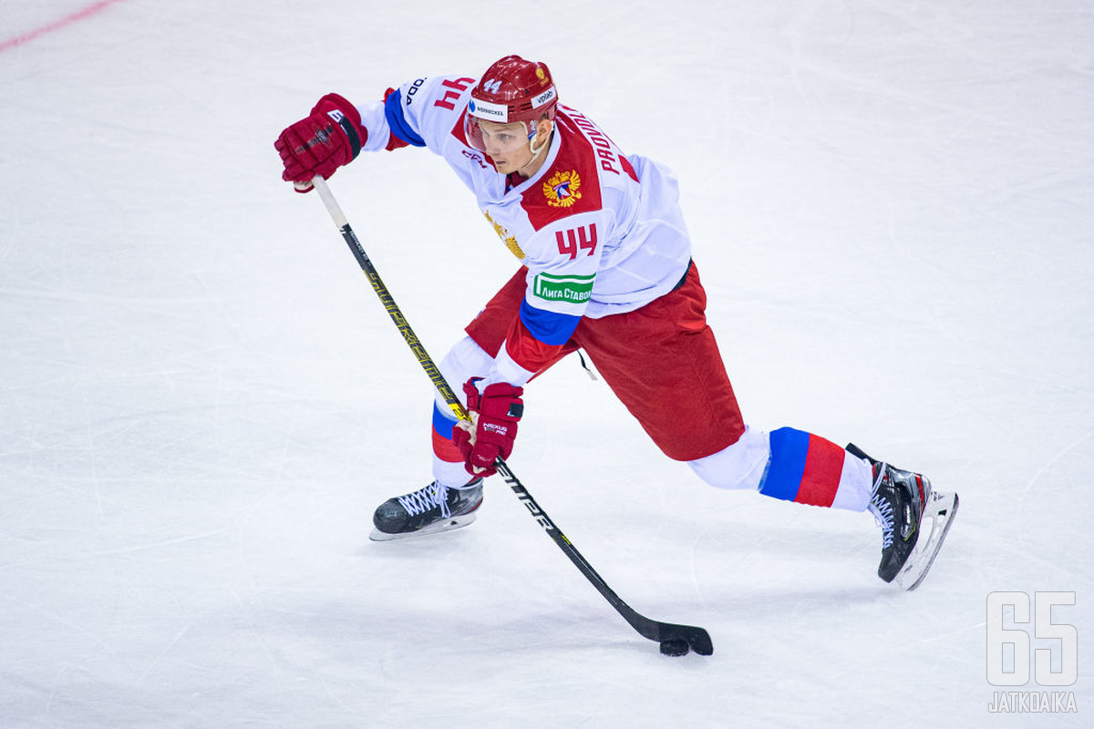 Provolnev on edustanut Venäjän kakkosmaajoukkuetta viime vuosina eri turnauksissa.