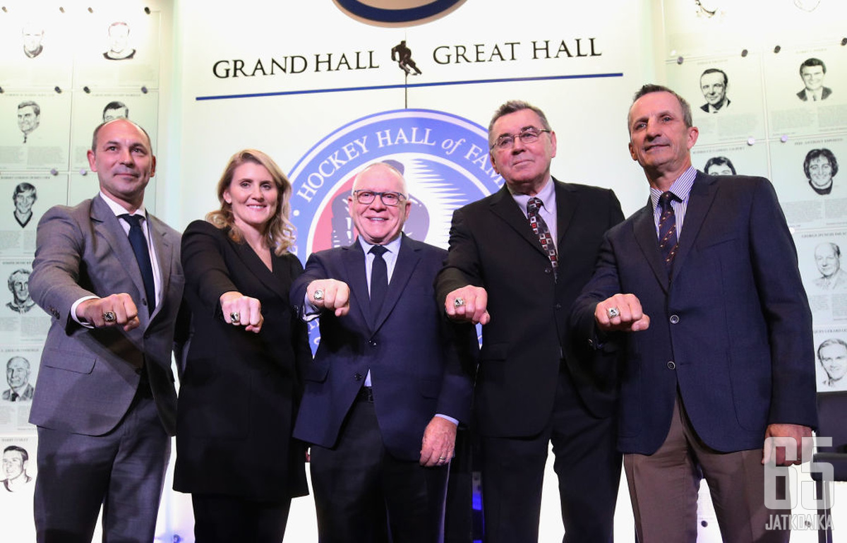 Vuonna 2019 Wickenheiser valittiin Hockey Hall of Fameen yhdessä Sergei Zubovin, Jim Rutherfordin, Václav Nedomanskýn ja Guy Carbonneaun kanssa.