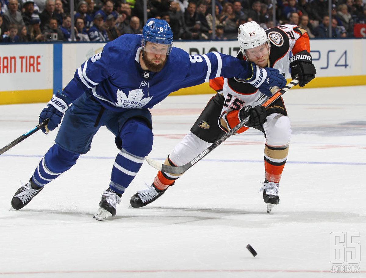 Jake Muzzin jatkaa Maple Leafsin takalinjojen vartiointia ainakin neljän kauden ajan.