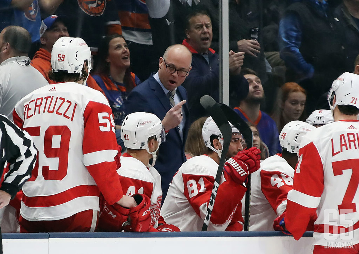 Jeff Blashill jatkaa Detroit Red Wingsin päävalmentajana.