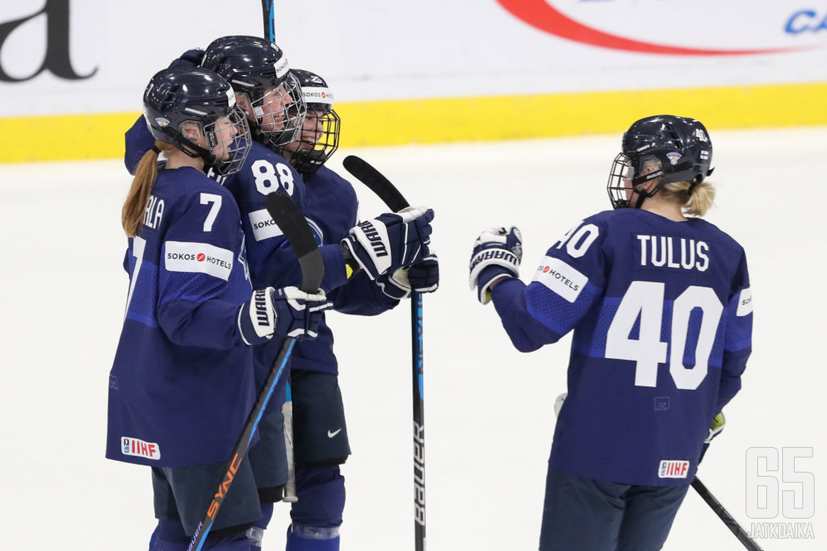 Suomi hamuaa takaisin naisten MM-kisojen mitalipeleihin.