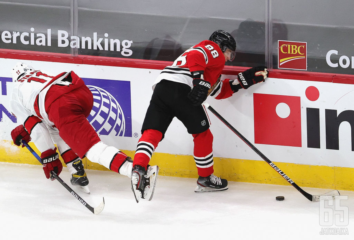 Ilta oli hyökkääjien. Chicagossa Patrick Kane (88) oli liian vaikea pidettävä Jordan Staalille.