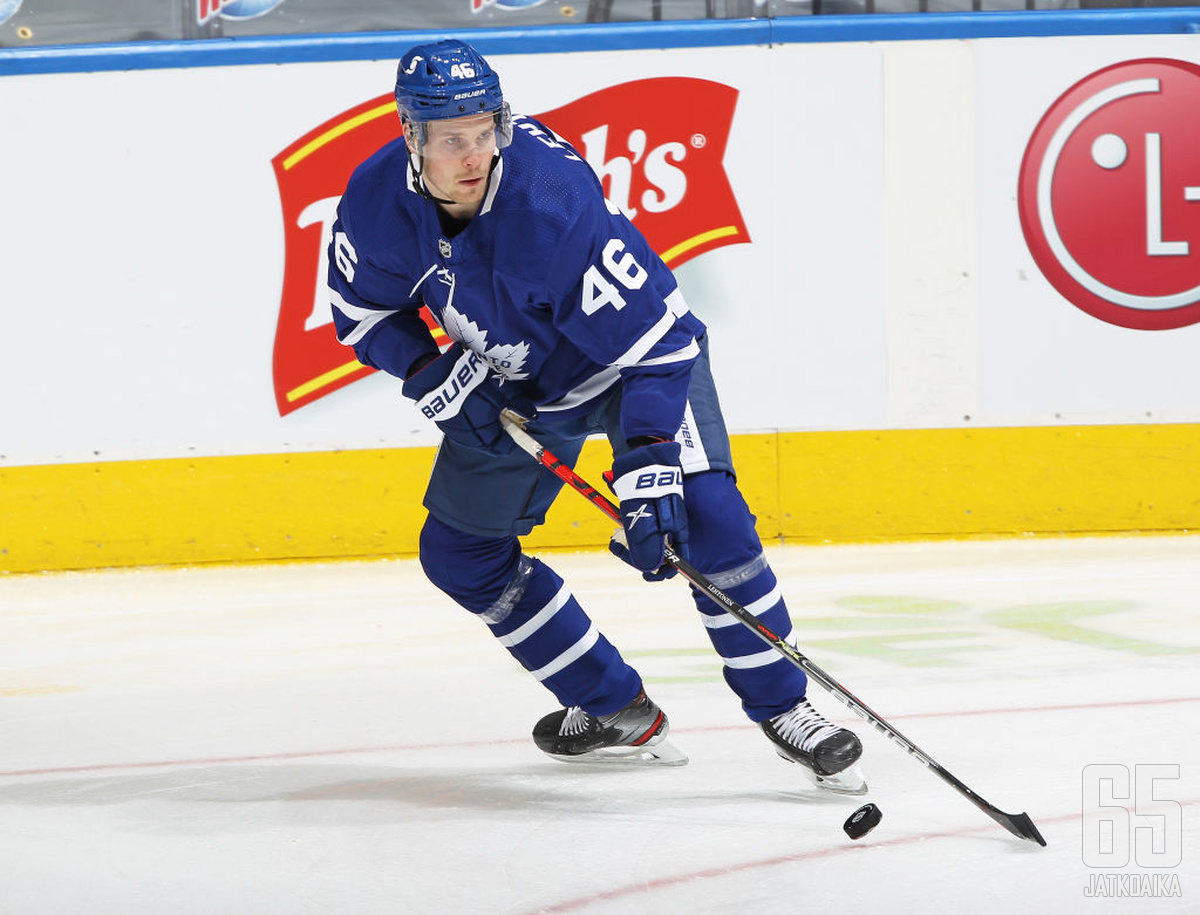 Lehtonen aloitti NHL-uransa Maple Leafsissa.