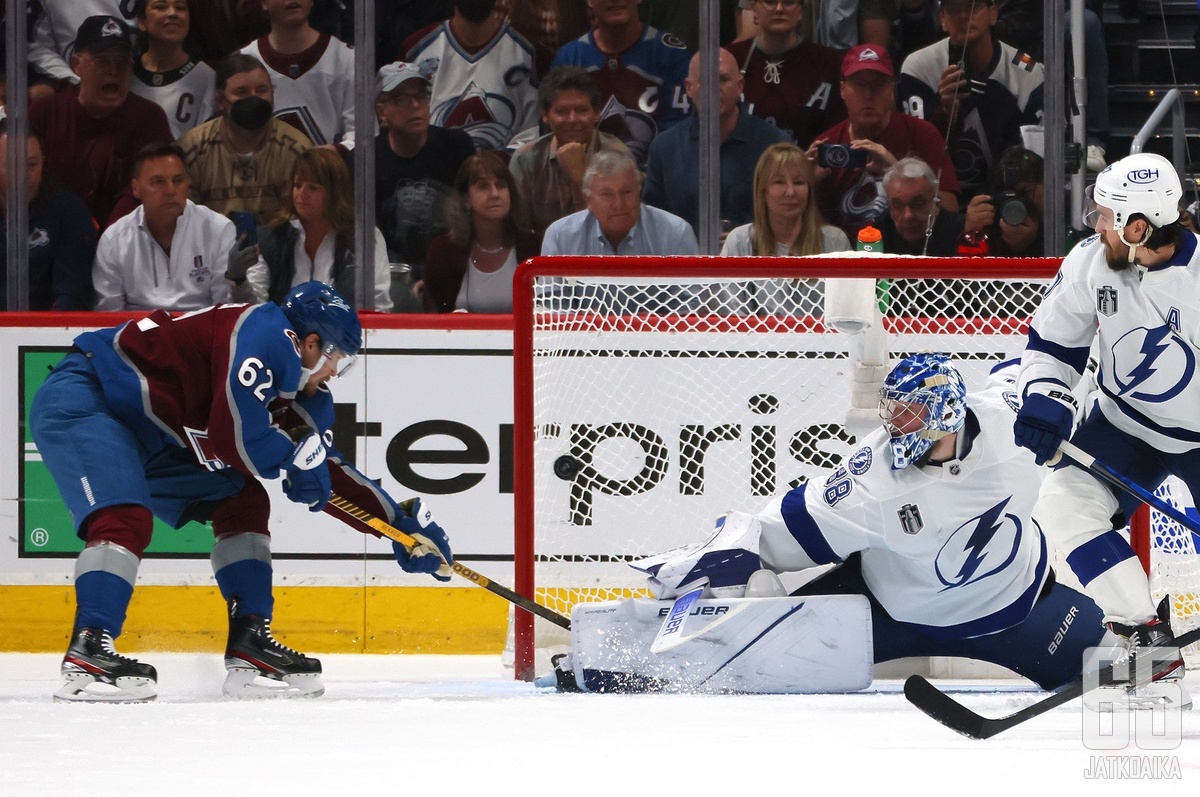 Artturi Lehkonen iski maalin Andrei Vasilevskin selän taakse avausfinaalissa.