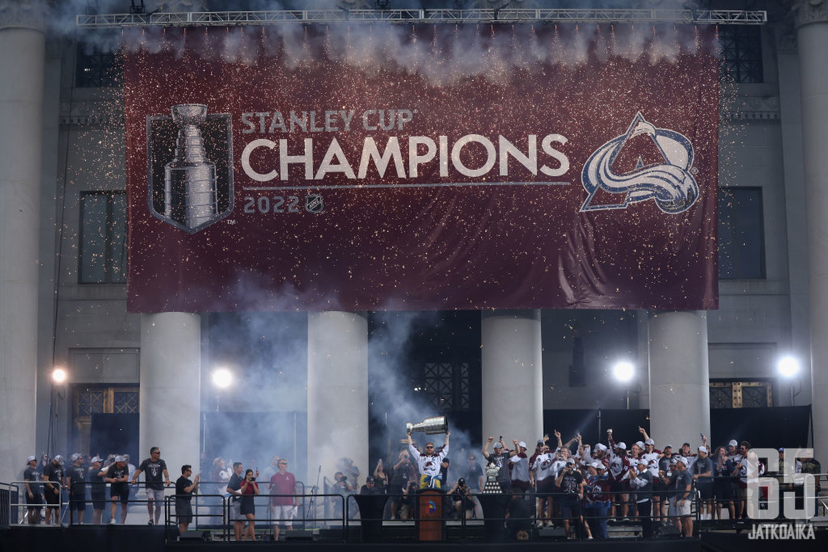 DENVER, COLORADO - JUNE 30: Gabriel Landeskog #92 of the Colorado Avalanche lifts the Stanley Cup on-stage during the Colorado Avalanche Victory Parade and Rally at Civic Center Park on June 30, 2022 in Denver, Colorado. (Photo by Matthew Stockman/Getty I