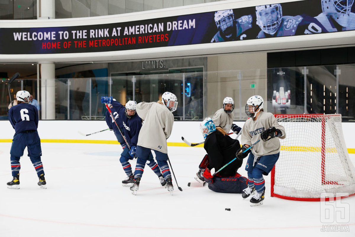 Metropolitan Riveters pelaa PHF:ssä.