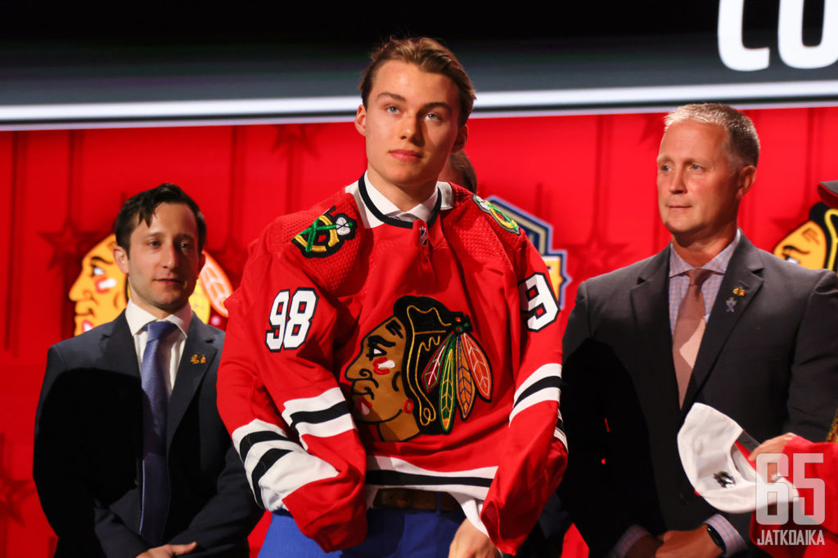 Connor Bedardista odotetaan Blackhawksin pelastajaa.