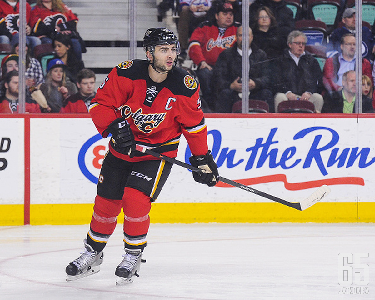 Mark Giordano pelasi viime kaudella Flamesin paidassa 61 ottelua.