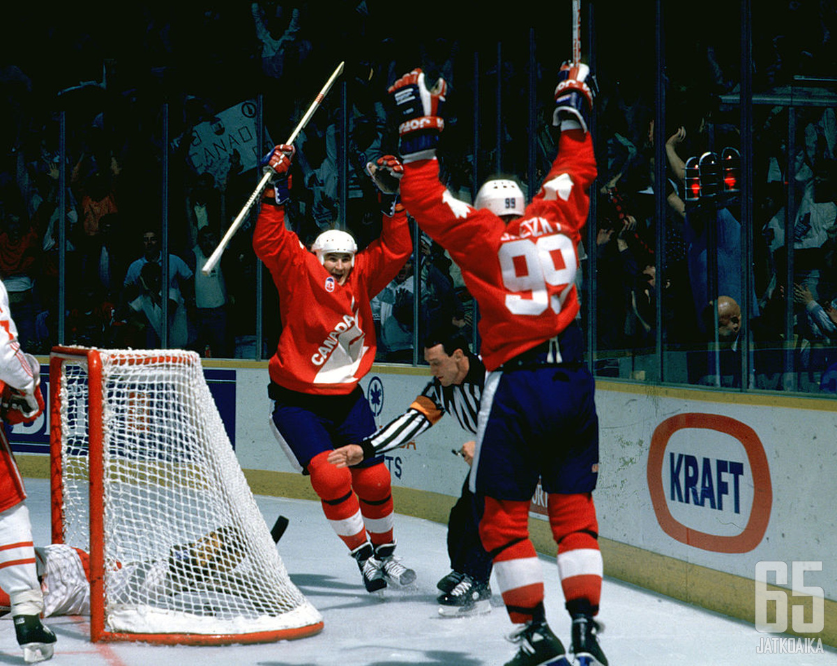 Gretzky ja Lemieux pelasivat Kanadan maajoukkueessa myös yhdessä. Kuva vuoden 1987 Kanada-cupista.