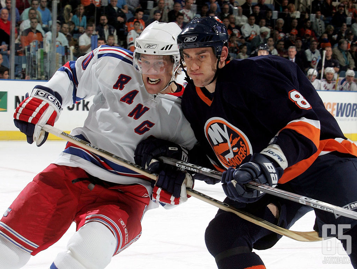 Pettinen pelasi urallaan NHL:ssä New York Islandersissa.