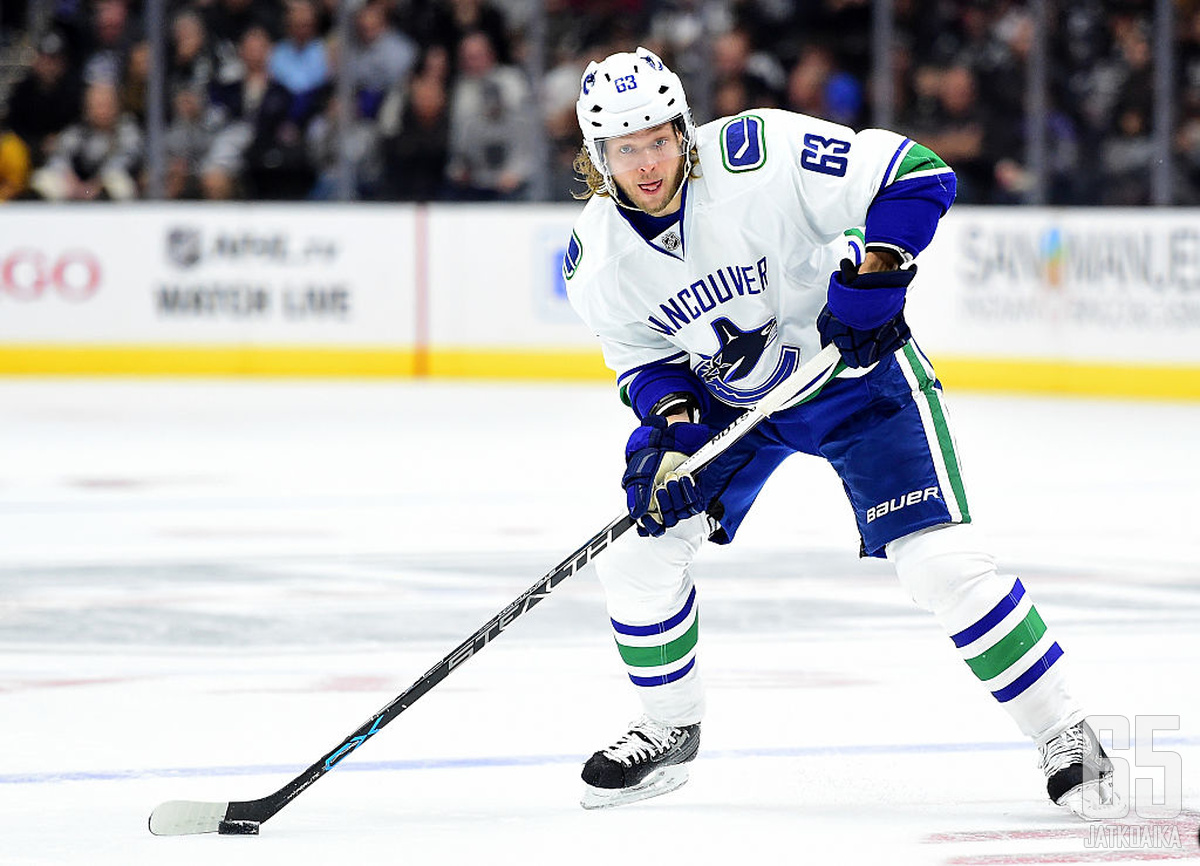Philip Larsen palasi takaisin KHL:ään Vancouverista.