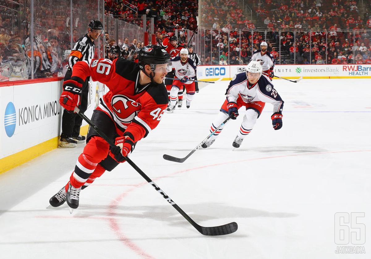 Stollery on pelannut NHL:ssä muun muassa New Jersey Devilsissä.