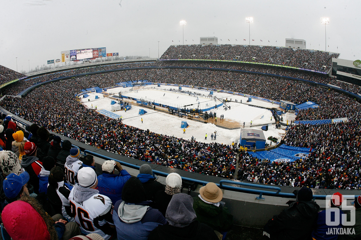 New Era Fieldillä pelattiin ensimmäinen NHL:n Winter Classic uudenvuodenpäivänä vuonna 2008.