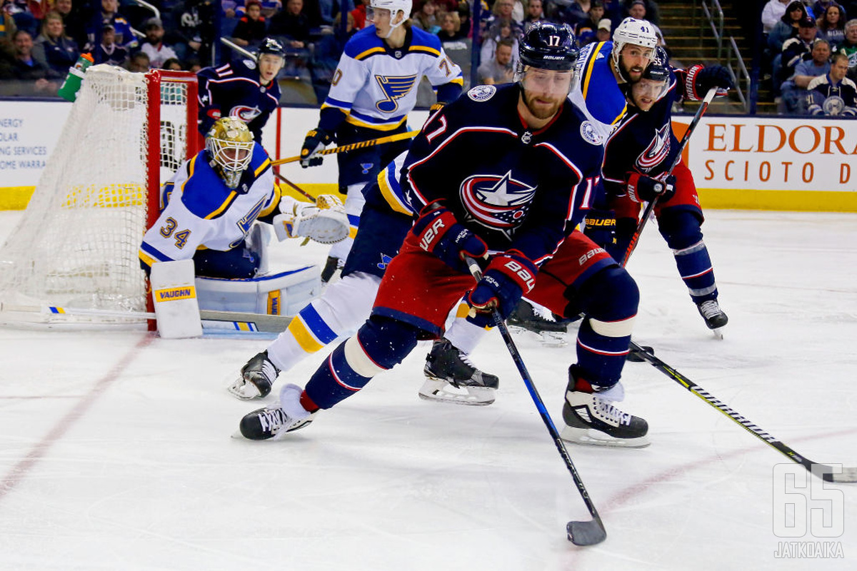 Brandon Dubinsky ei pue hetkeen sinipaitaa ylleen.