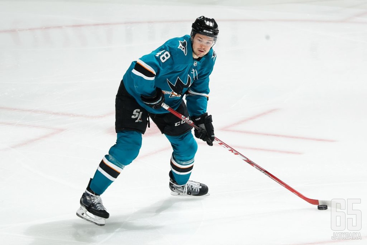 Hertl on pelannut toistaiseksi viisi NHL-kautta.