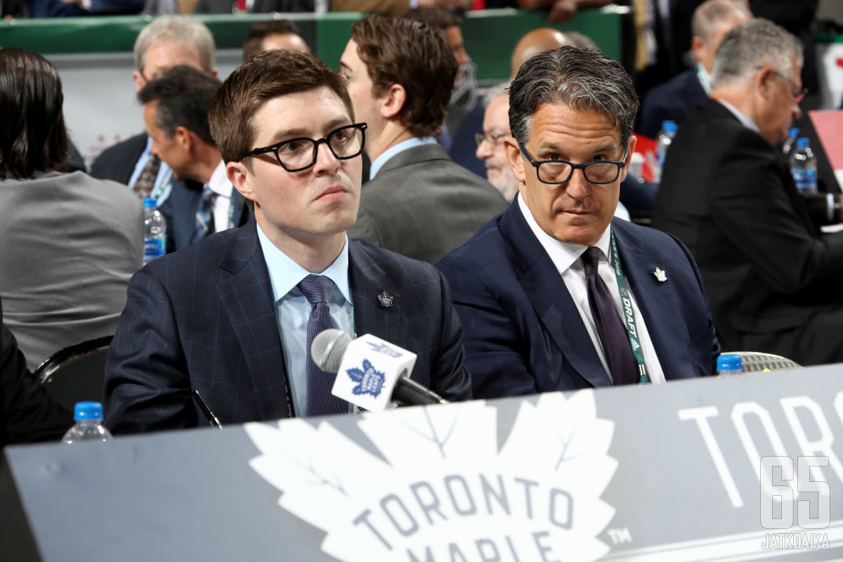 Maple Leafsin GM Kyle Dubas ja seurapresidentti Brendan Shanahan eivät ilahdu, mikäli heidän pelaajilleen tarjotaan offer sheet -tarjousta.