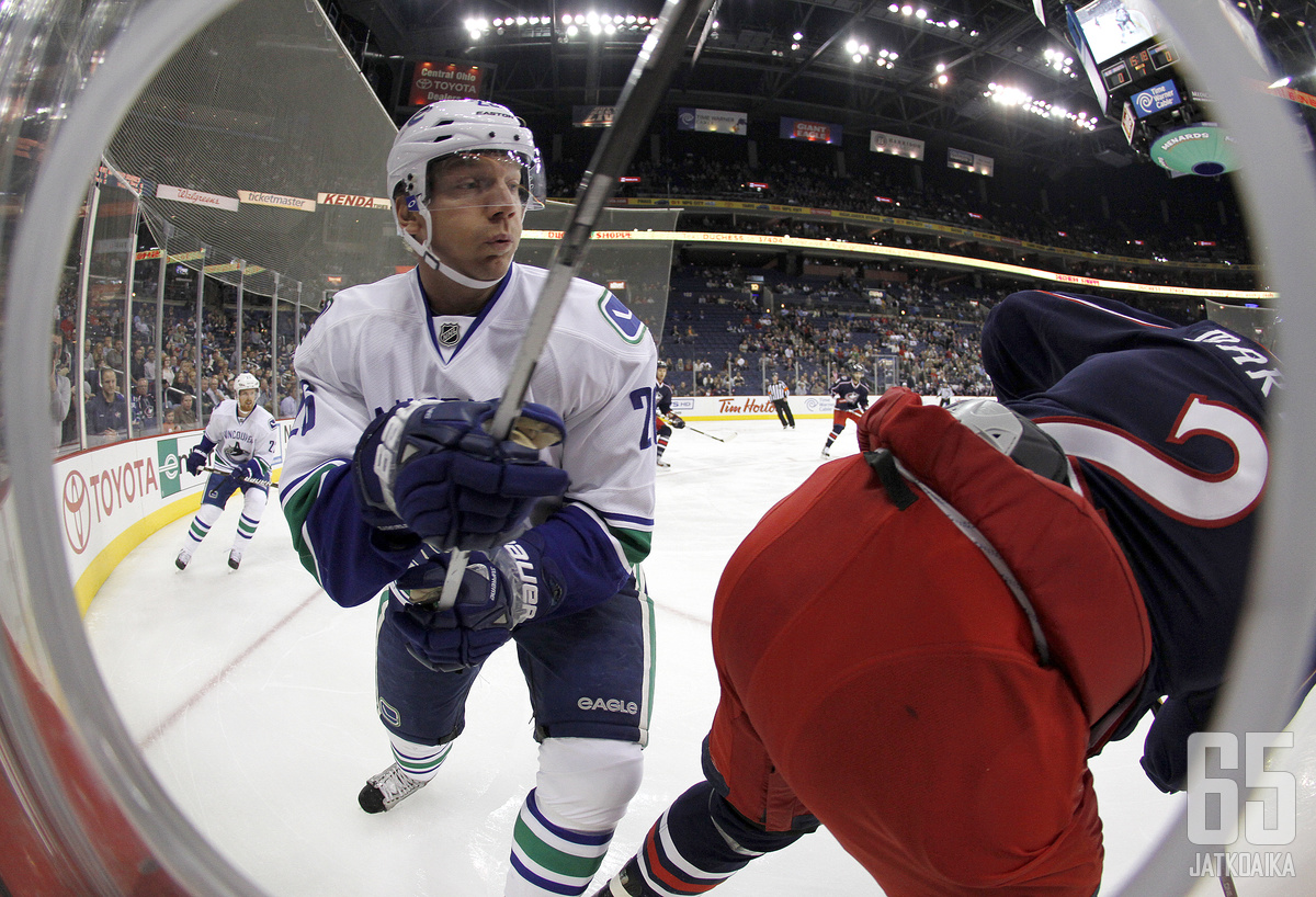 Vancouver Canucks oli yksi kuudesta seurasta Samuelssonin NHL-uralla.