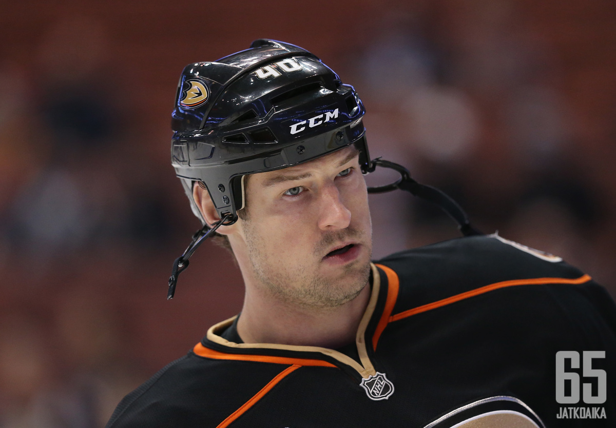 Nolan Yonkman edusti NHL:ssä viimeksi Ducksia.