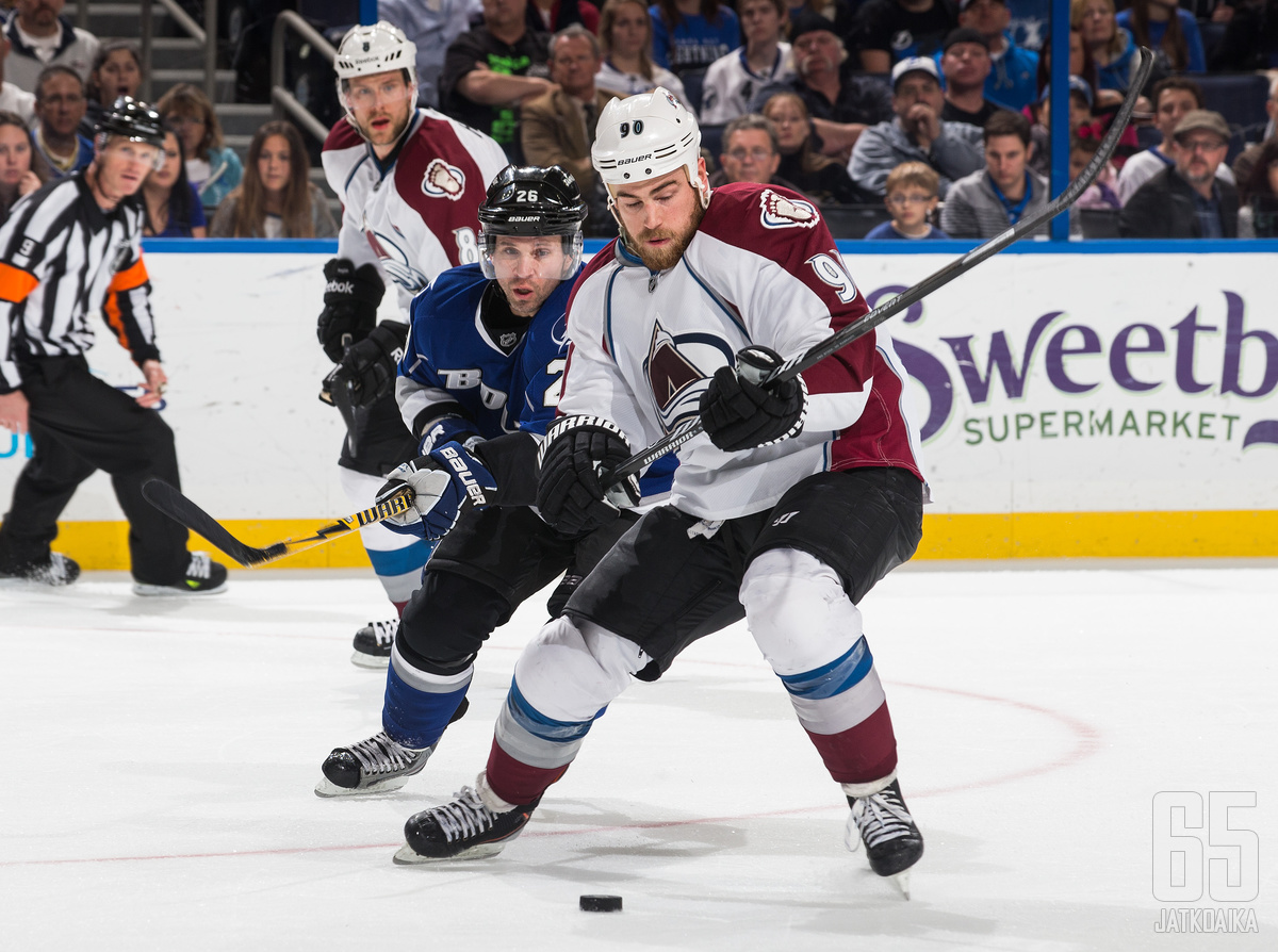 Tuolloin Tampa Bay Lightningia edustanut Martin St. Louis väänsi Ryan O'Reillyn kanssa tammikuussa.