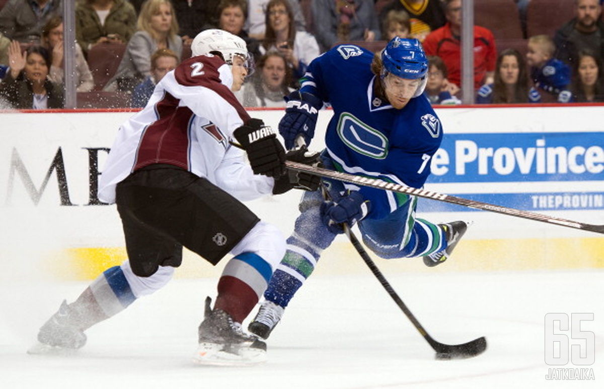 Booth (kuvassa oikealla) on pelannut NHL:ssä jo yhdeksän kautta.