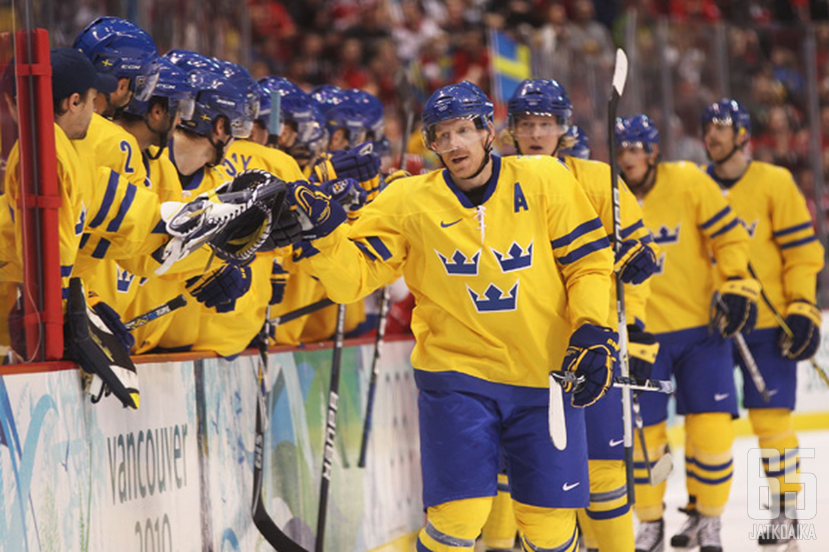 Ruotsi pääsi juhlimaan perjantaina jääkiekon olympiaturnauksen toista voittoaan. Nyt se päihitti Sveitsin.