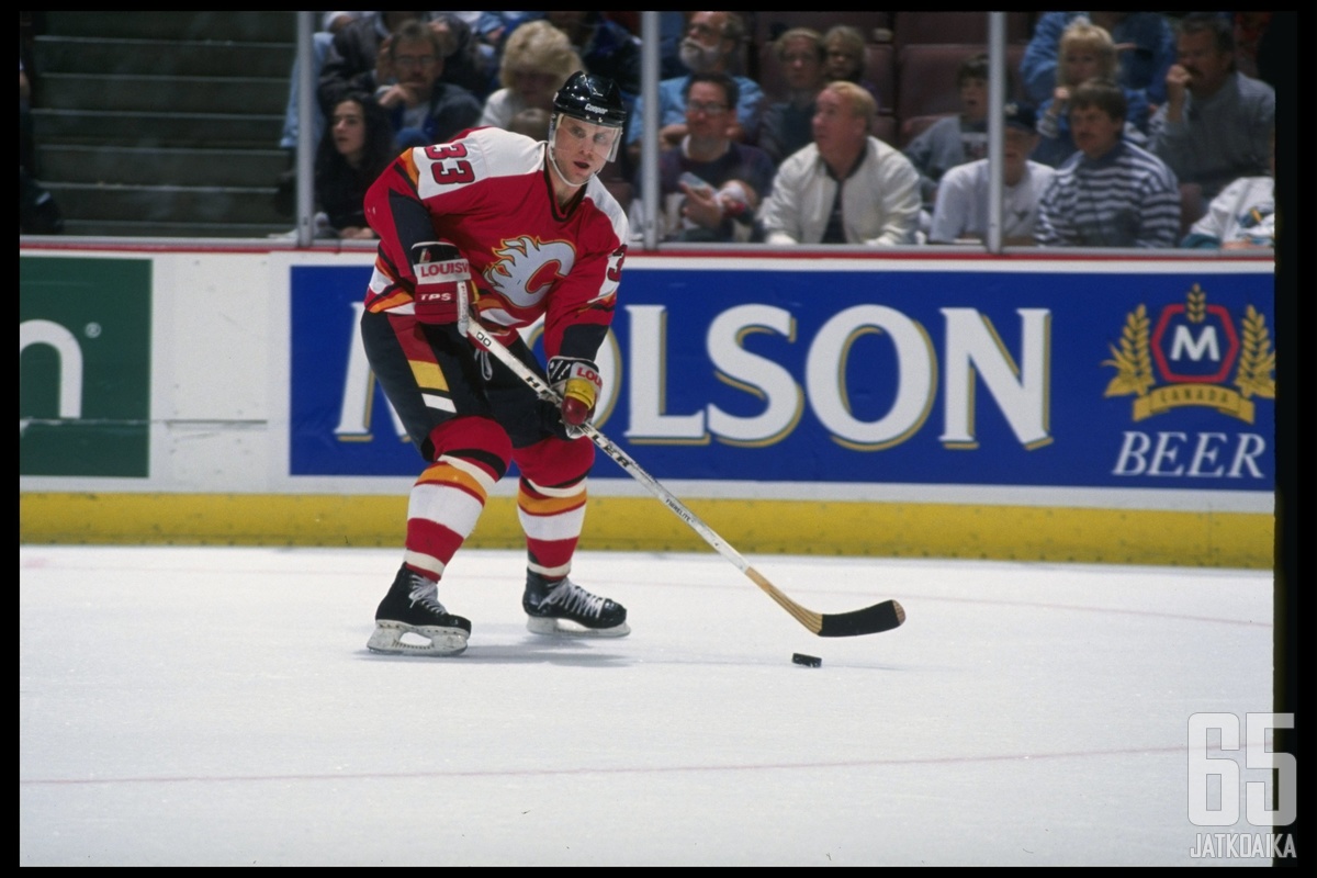 Zalapski edusti muun muassa Calgary Flamesia.