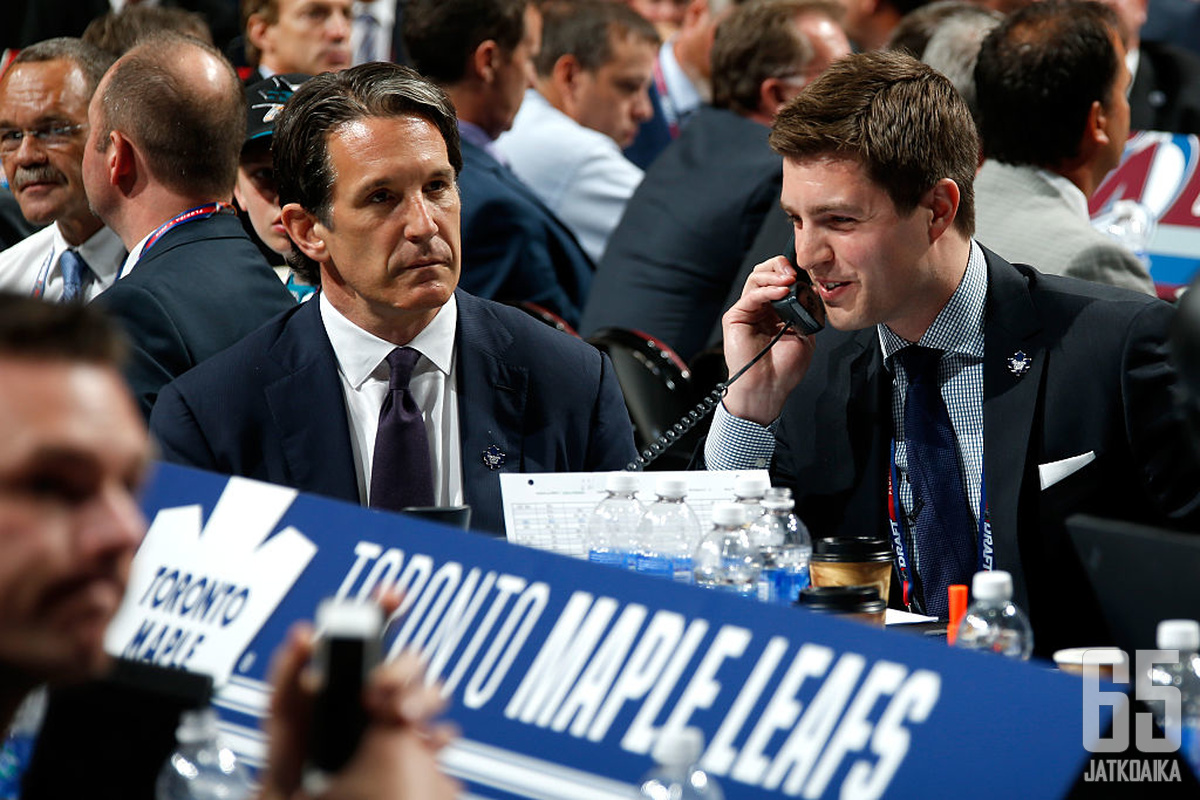 Brendan Shanahan (vas.) luottaa Kyle Dubasiin (oik.).