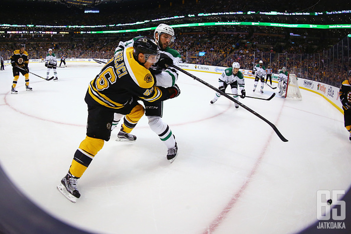 Jyrki Jokipakka teki uransa ensimmäisen NHL-maalin Boston Bruinsin verkkoon