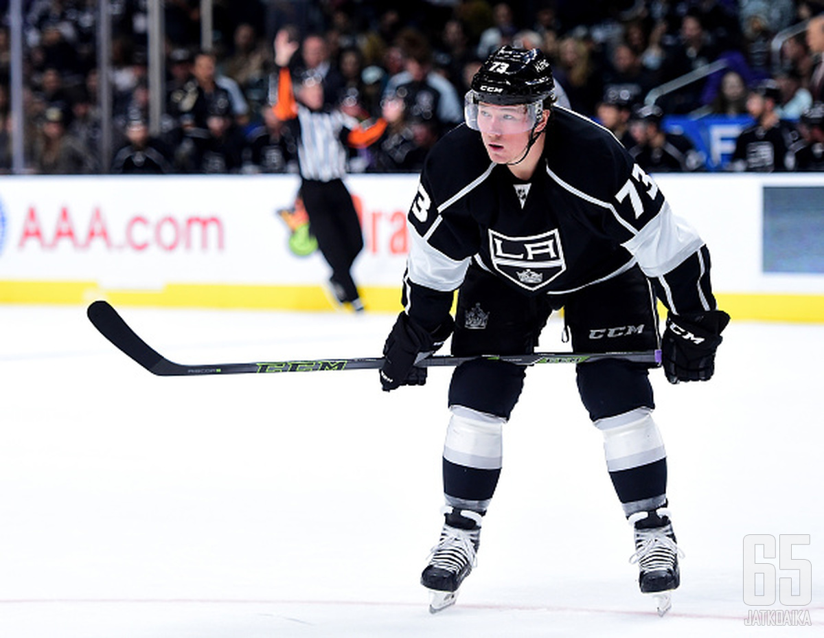 Tyler Toffoli oli pitkään Kingsin runkopelaajia. Jatkossa tummanpuhuva peliasu vaihtuu Canadiensin punavalkosinisiin.