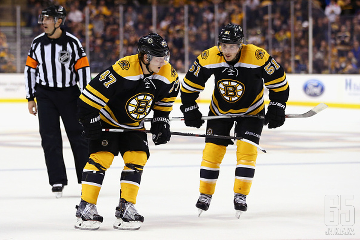 Ryan Spooner ja Torey Krug juonivat Bruinsin avausmaalin.