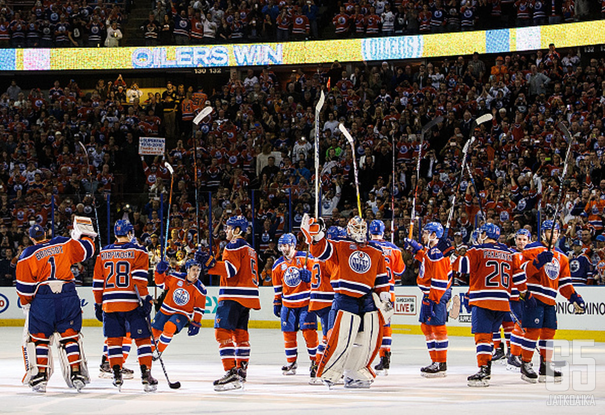 Oilers hyvästeli perinteikkään jäähallinsa iloisissa tunnelmissa.